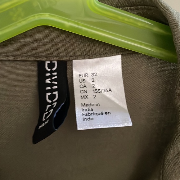 H&M green blouse - Picture 2 of 3